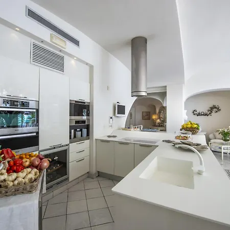 - Elio Villa Positano